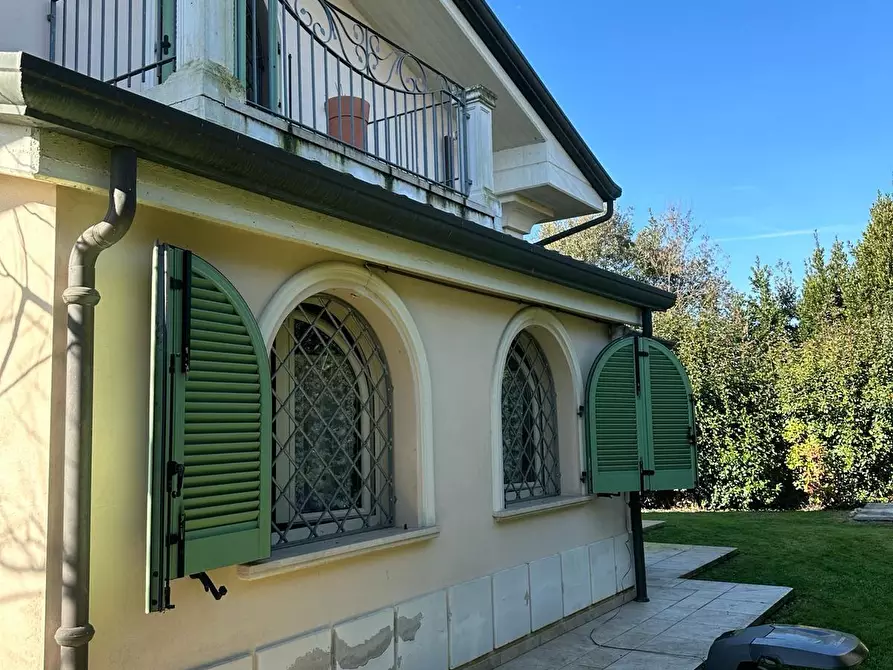 Immagine 6 di Villa in vendita  a Montignoso