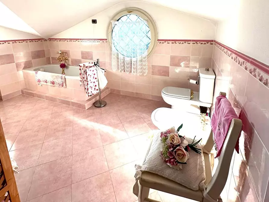 Immagine 28 di Villa in vendita  a Montignoso