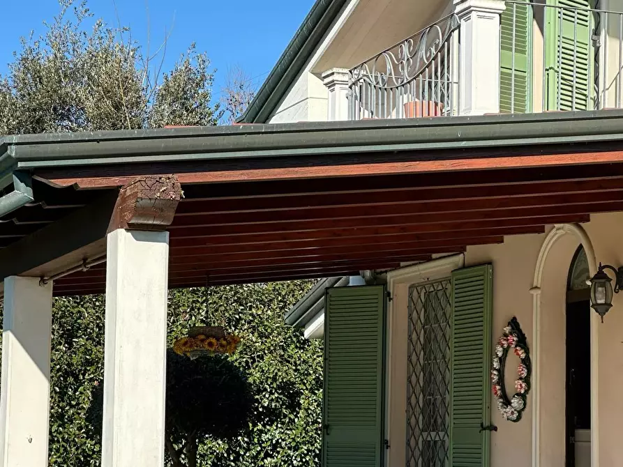 Immagine 7 di Villa in vendita  a Montignoso