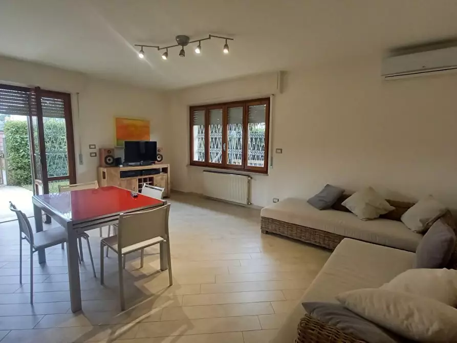 Immagine 2 di Appartamento in affitto  a Camaiore