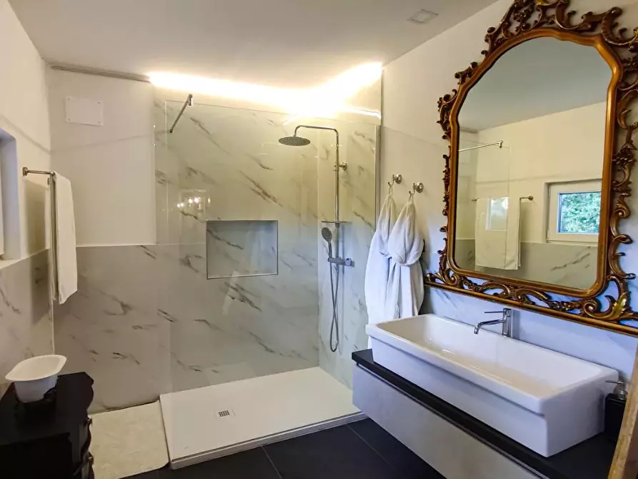 Immagine 14 di Casa colonica in vendita  a Riparbella