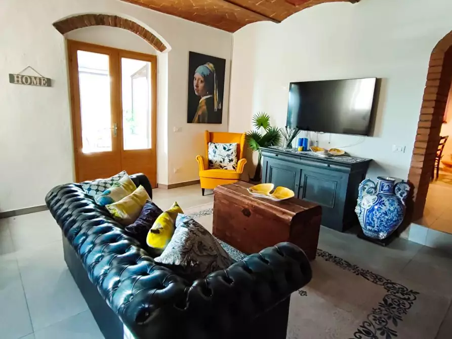 Immagine 2 di Casa colonica in vendita  a Riparbella