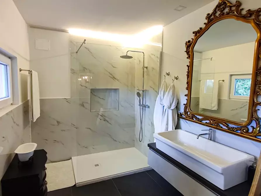 Immagine 15 di Casa colonica in vendita  a Riparbella