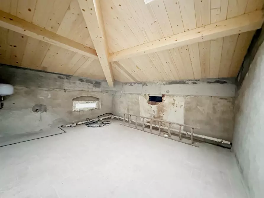 Immagine 20 di Villa in vendita  a Capannori