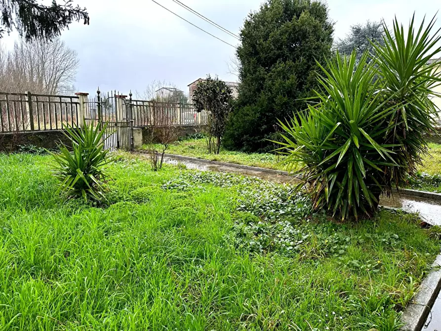 Immagine 22 di Villa in vendita  a Capannori