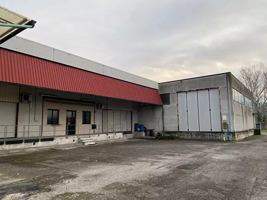 Immagine 21 di Capannone industriale in vendita  a Porcari