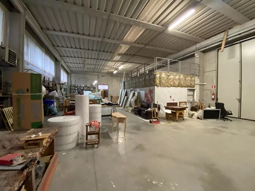Immagine 15 di Capannone industriale in vendita  a Porcari