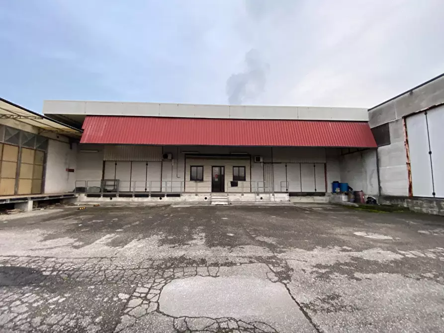 Immagine 9 di Capannone industriale in vendita  a Porcari