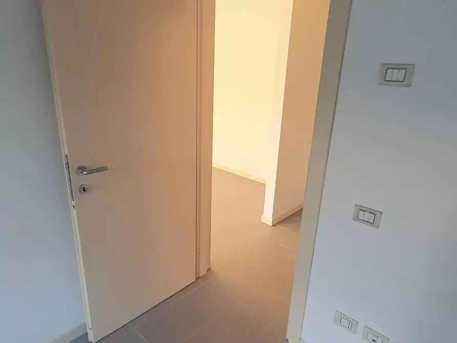 Immagine 10 di Ufficio in vendita  a Lucca