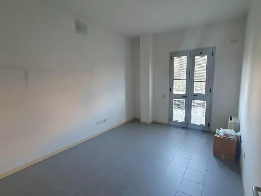 Immagine 14 di Ufficio in vendita  a Lucca