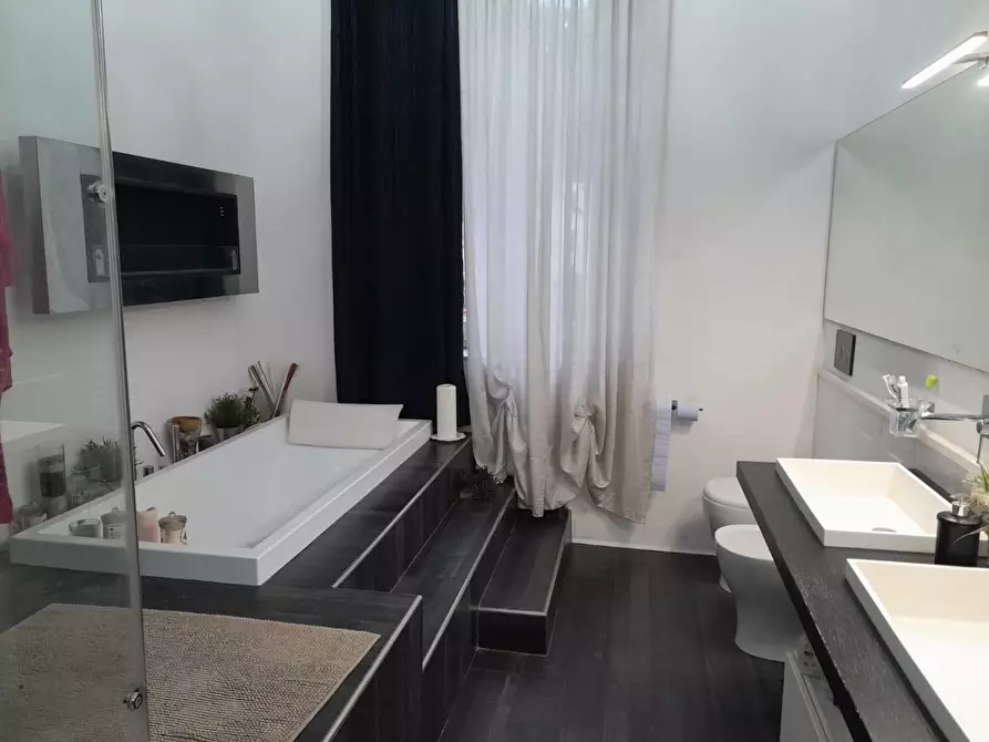 Immagine 8 di Appartamento in vendita  a Livorno