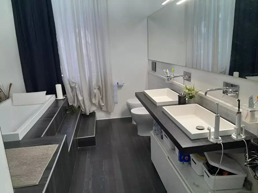 Immagine 7 di Appartamento in vendita  a Livorno