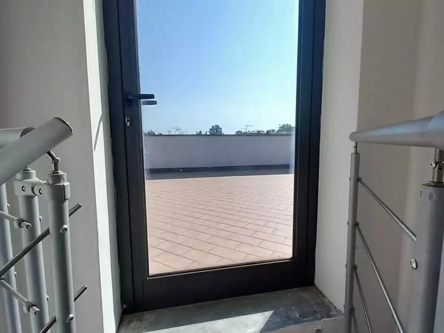 Immagine 8 di Ufficio in affitto  a Vecchiano