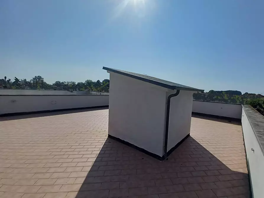 Immagine 9 di Ufficio in affitto  a Vecchiano