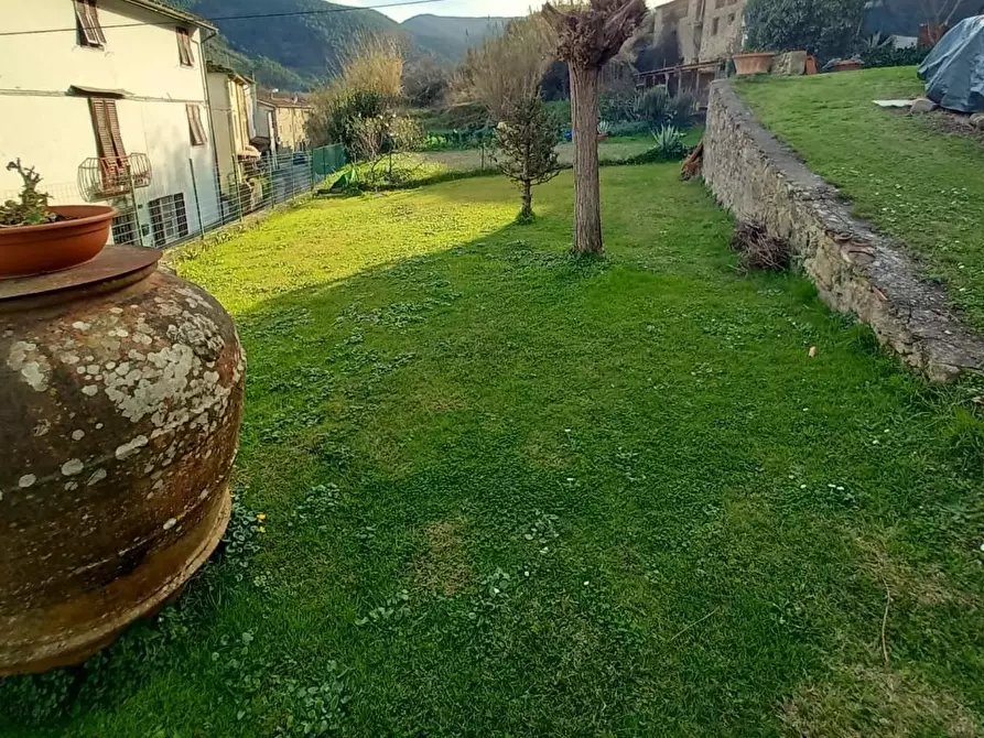 Immagine 1 di Porzione di casa in vendita  a Capannori