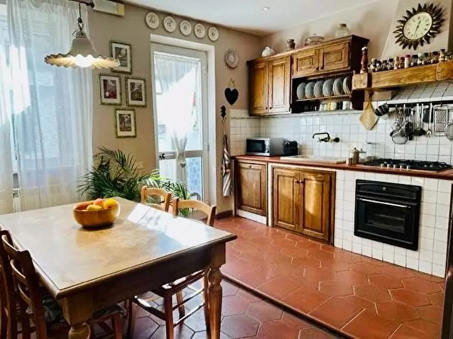 Immagine 1 di Villa in vendita  a Viareggio