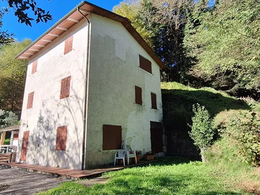 Immagine 2 di Casa indipendente in vendita  a Bagni Di Lucca