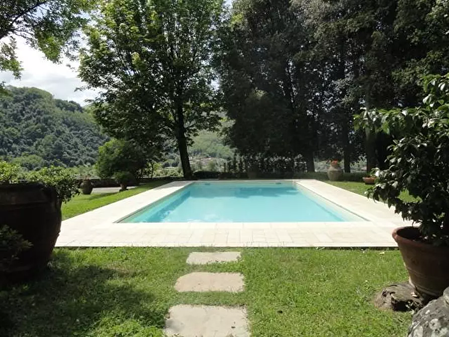 Immagine 1 di Villa in vendita  a Bagni Di Lucca