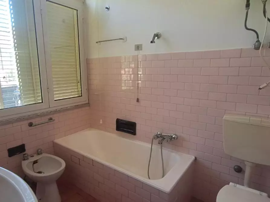 Immagine 4 di Appartamento in vendita  a Borgo A Mozzano