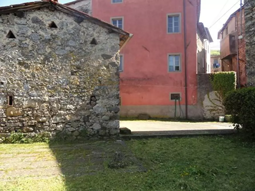 Immagine 10 di Terratetto in vendita  a Borgo A Mozzano
