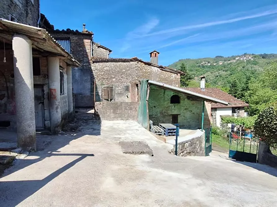 Immagine 13 di Casa semindipendente in vendita  a Bagni Di Lucca