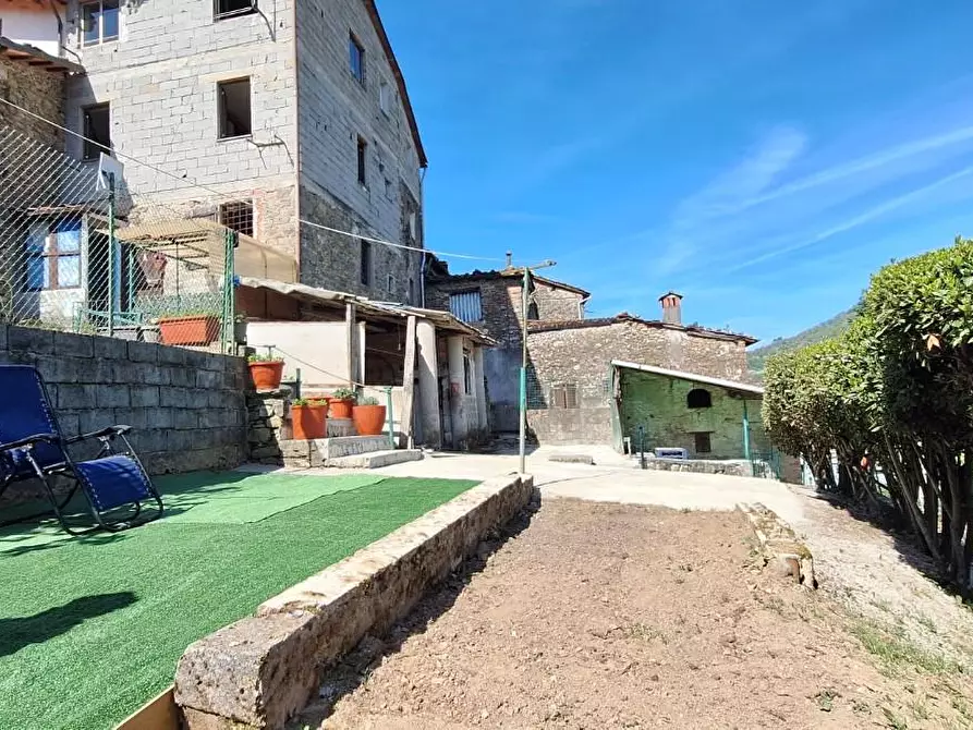 Immagine 16 di Casa semindipendente in vendita  a Bagni Di Lucca