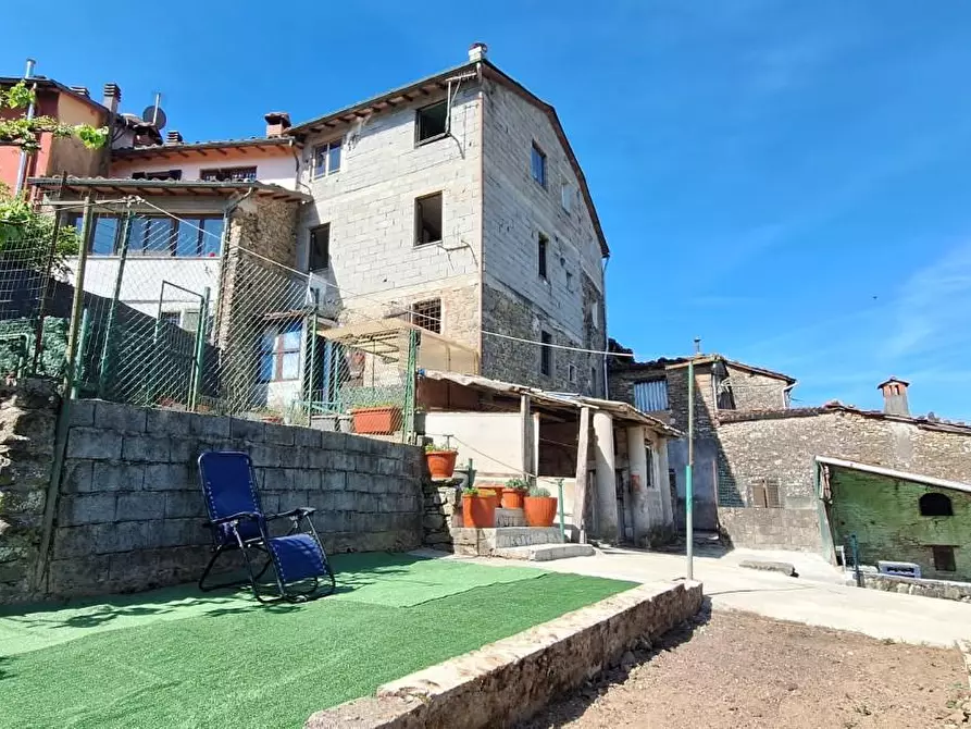 Immagine 15 di Casa semindipendente in vendita  a Bagni Di Lucca