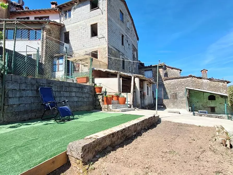 Immagine 1 di Casa semindipendente in vendita  a Bagni Di Lucca