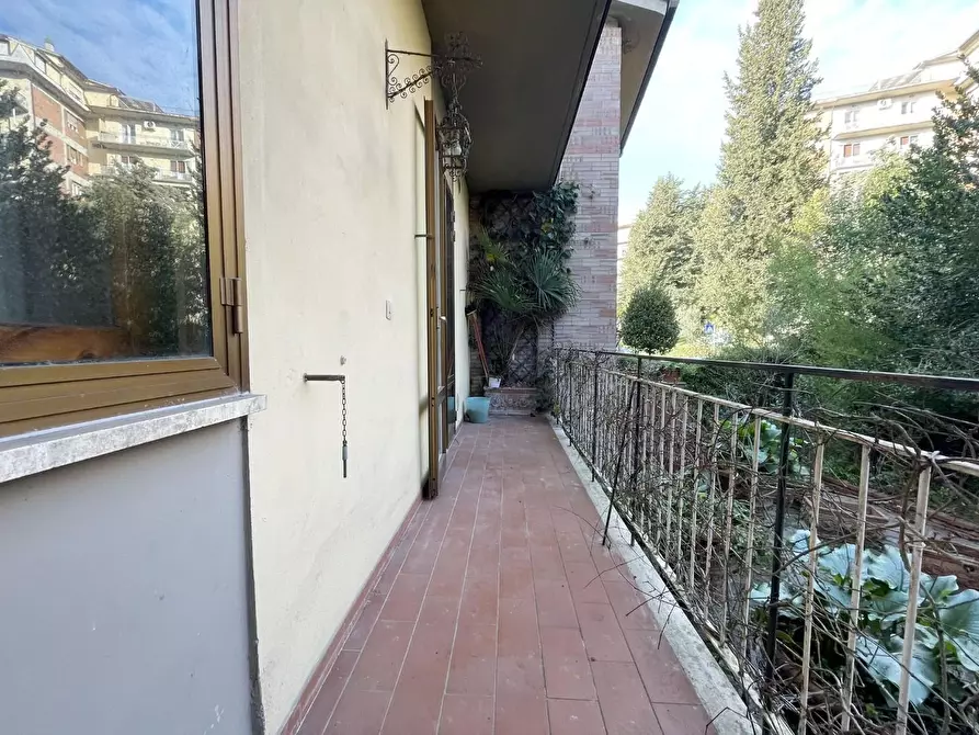 Immagine 21 di Appartamento in vendita  a Siena