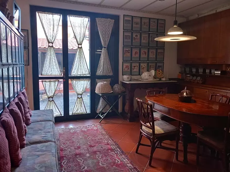 Immagine 11 di Villa in vendita  a Pisa