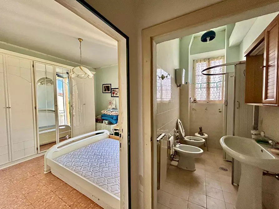 Immagine 5 di Appartamento in vendita  a Siena