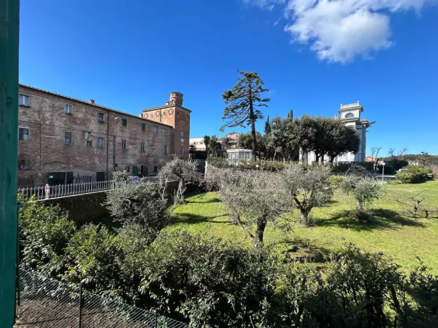 Immagine 8 di Appartamento in vendita  a Siena