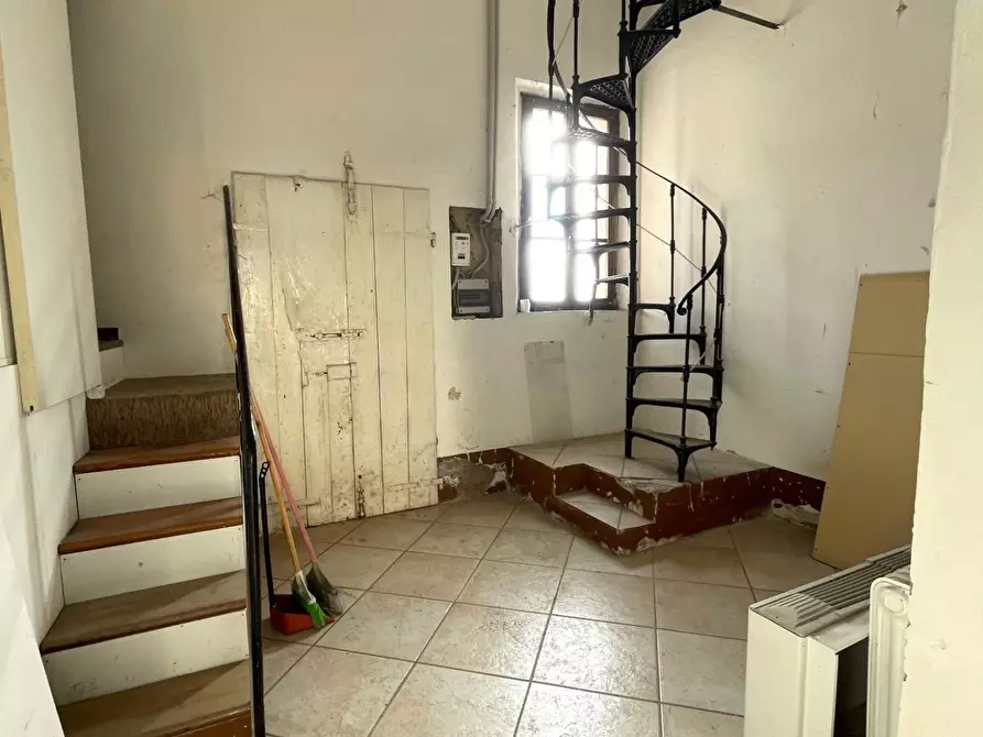 Immagine 6 di Locale commerciale in vendita  a Asciano