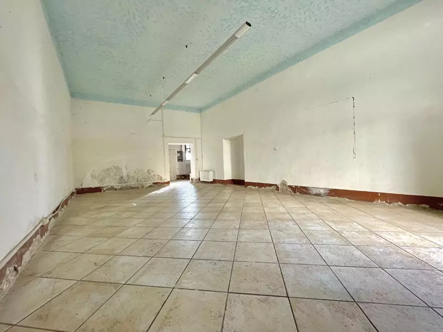 Immagine 5 di Locale commerciale in vendita  a Asciano