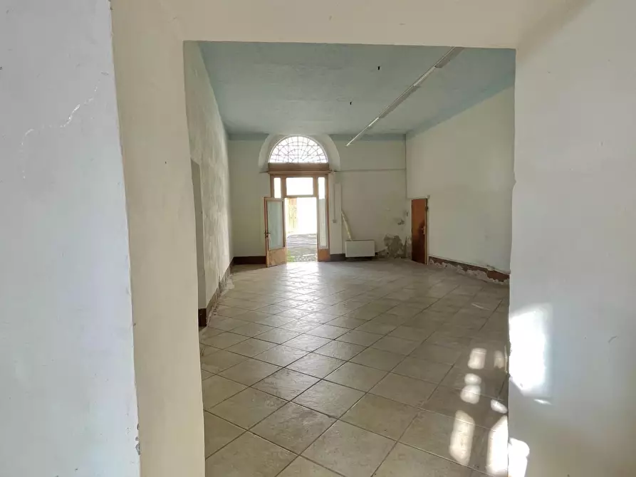 Immagine 7 di Locale commerciale in vendita  a Asciano