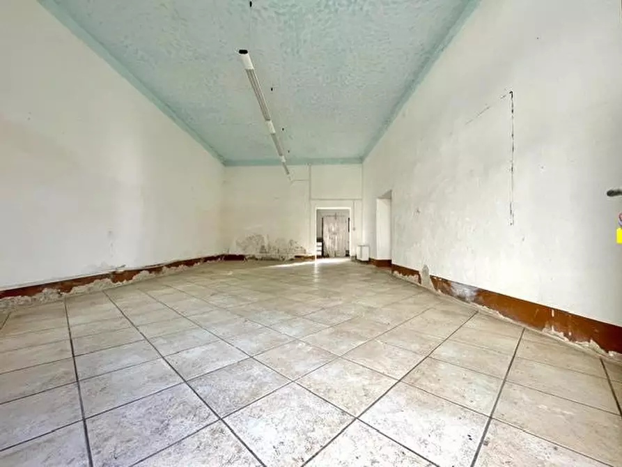 Immagine 4 di Locale commerciale in vendita  a Asciano