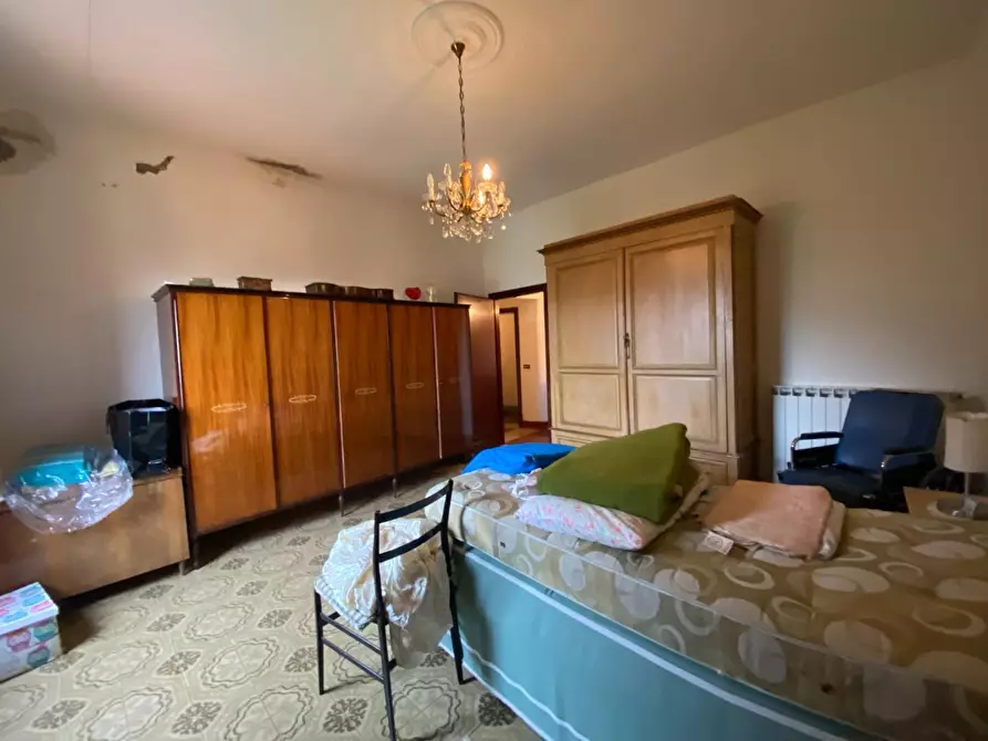 Immagine 8 di Casa colonica in vendita  a Carmignano