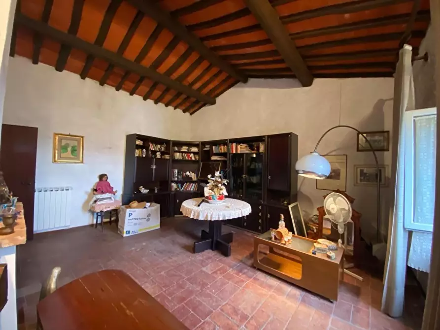 Immagine 9 di Casa colonica in vendita  a Carmignano