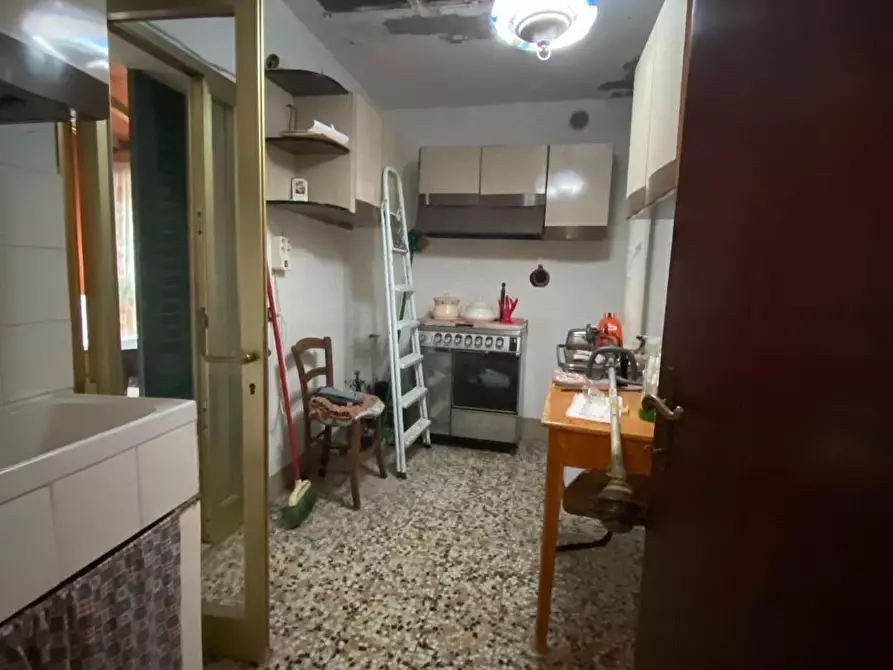 Immagine 13 di Casa colonica in vendita  a Carmignano
