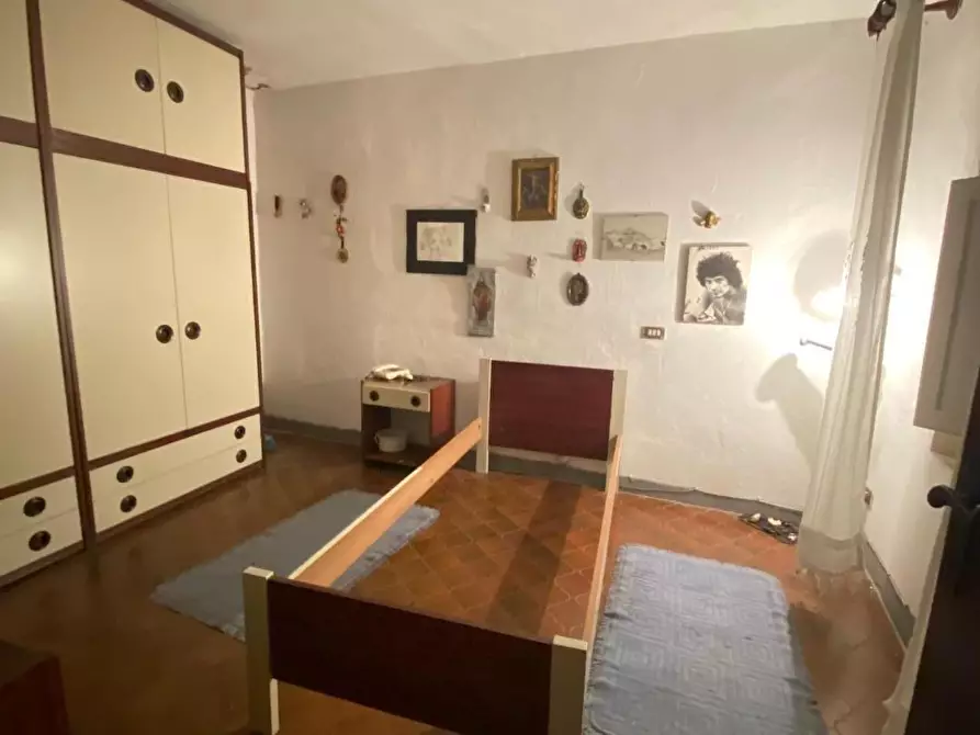 Immagine 11 di Casa colonica in vendita  a Carmignano
