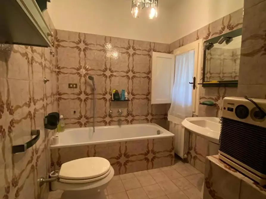 Immagine 14 di Casa colonica in vendita  a Carmignano