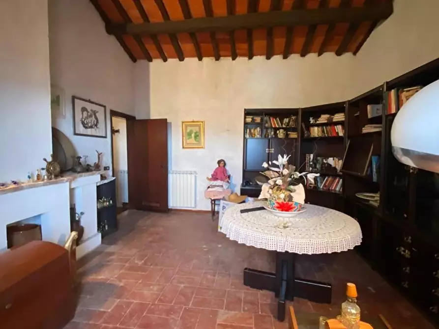 Immagine 10 di Casa colonica in vendita  a Carmignano