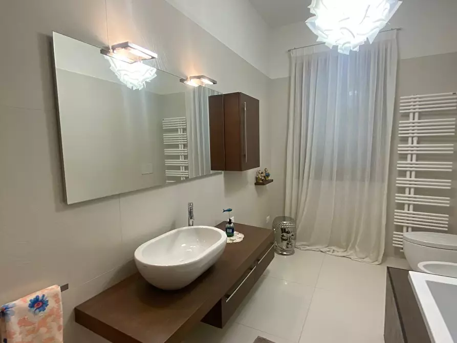 Immagine 16 di Casa bifamiliare in vendita  a Cascina