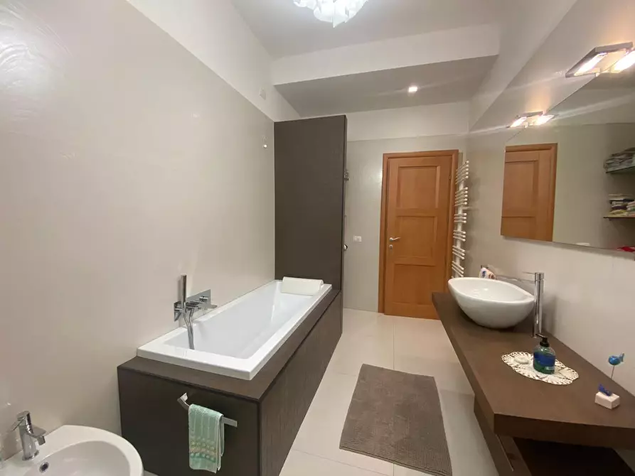 Immagine 18 di Casa bifamiliare in vendita  a Cascina