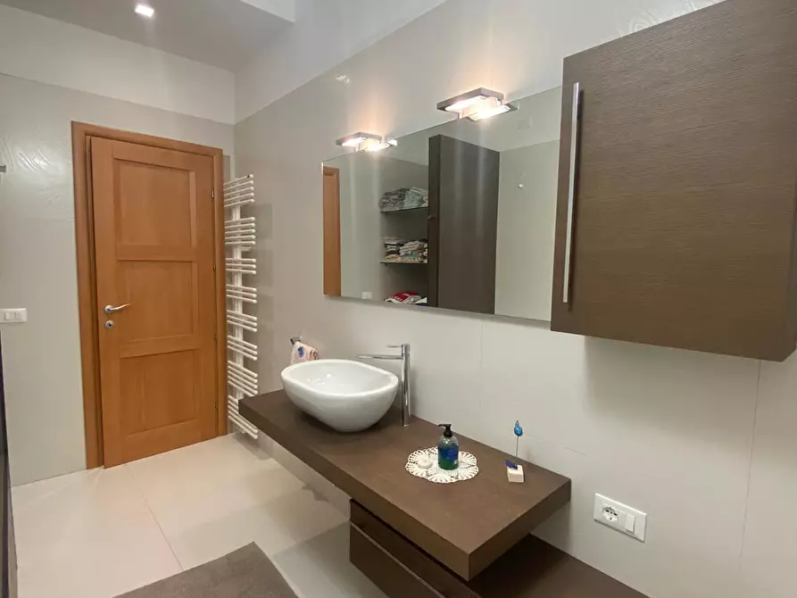 Immagine 17 di Casa bifamiliare in vendita  a Cascina