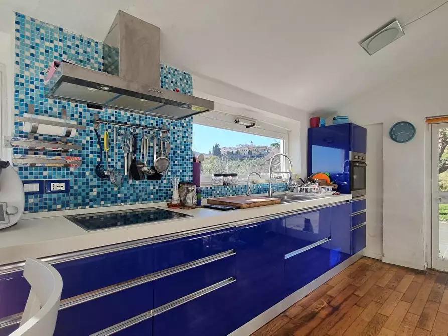 Immagine 17 di Villa in vendita  a Collesalvetti