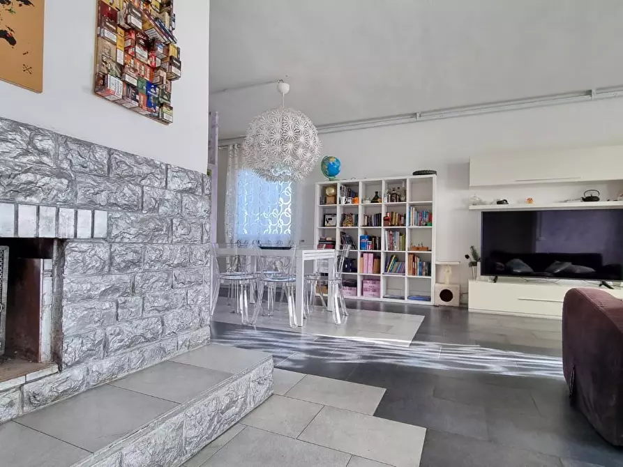 Immagine 4 di Villa in vendita  a Collesalvetti