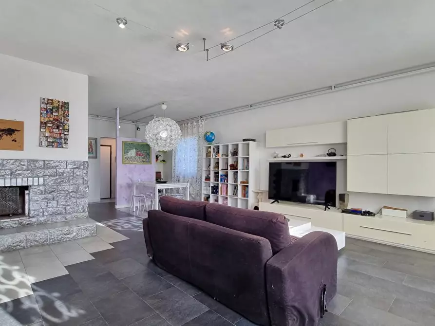 Immagine 5 di Villa in vendita  a Collesalvetti