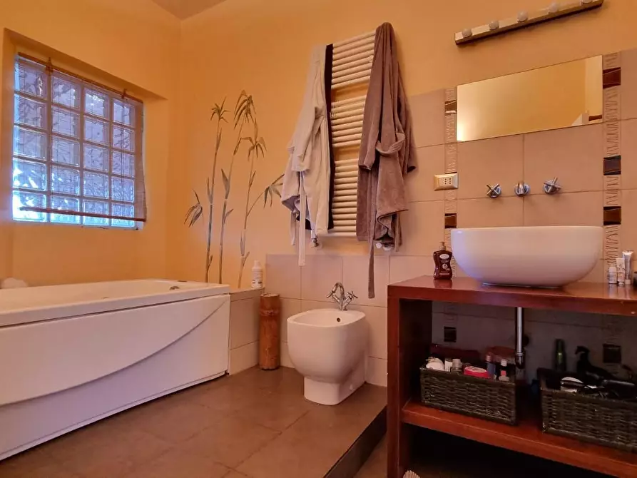 Immagine 28 di Villa in vendita  a Collesalvetti