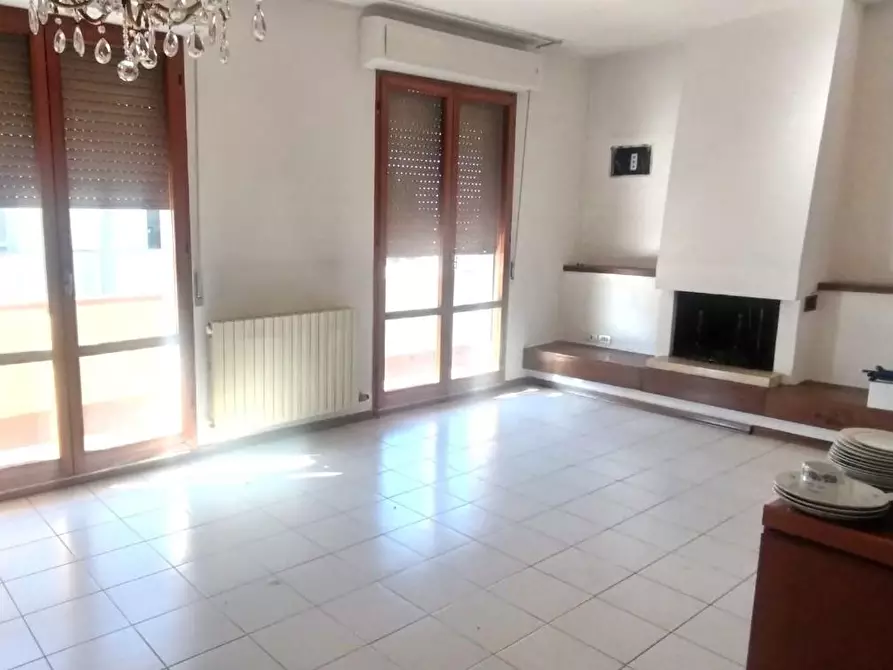 Immagine 3 di Appartamento in vendita  a Massa